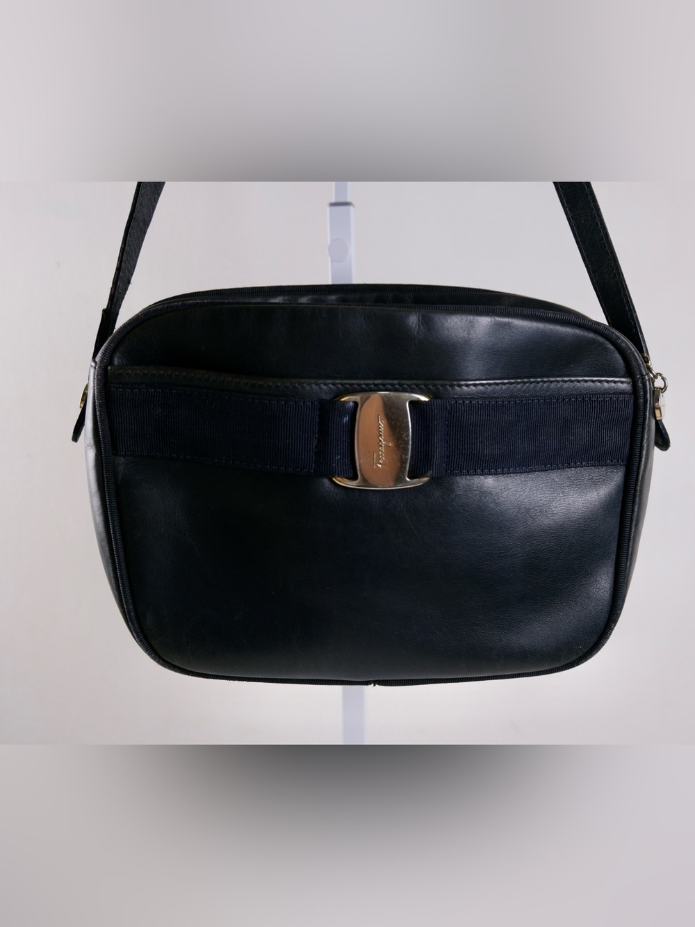 Vintage Salvatore Ferragamo Navy Leather Vara Bow Crossbody bag Made in Italy
